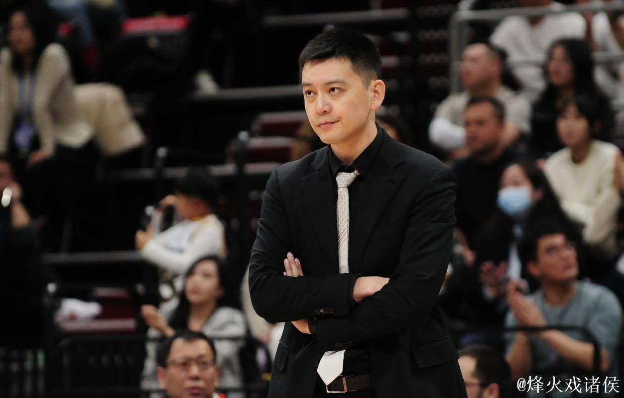 辽宁男篮打出精彩一战,球迷回来了,但有三个问题要问杨鸣主教练 辽宁男篮打出精彩一战,球迷回来了,但有三个问题要问杨鸣主教练